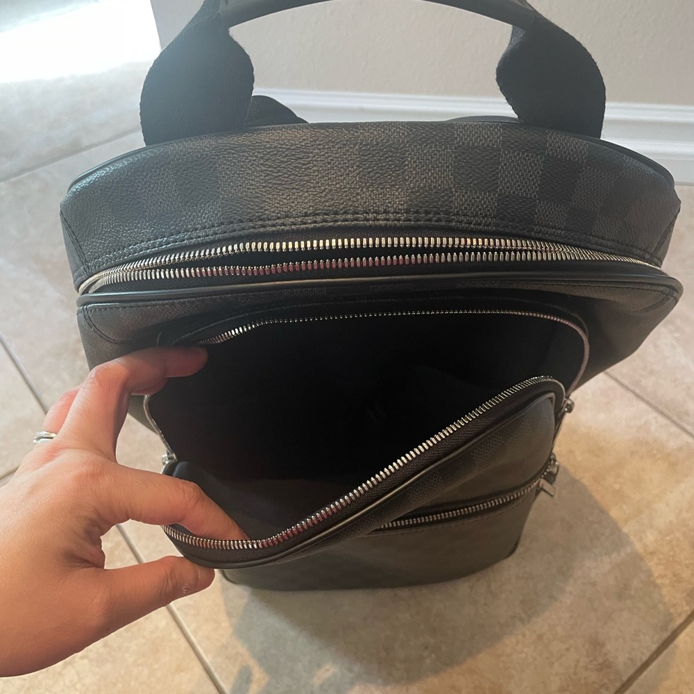 Original Louis Vuitton Damier Graphite Michael Backpack. receipt and dust bag. - Picture 5 of 11